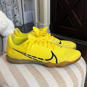 Nike Men’s React Gato Indoor Soccer Shoes